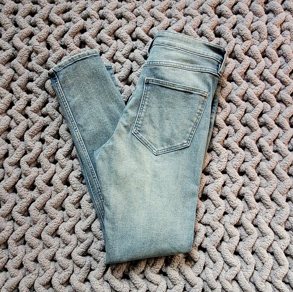 Divided H&M Light Wash High Rise Button Up Fly Distressed Stretchy Skinny Jeans